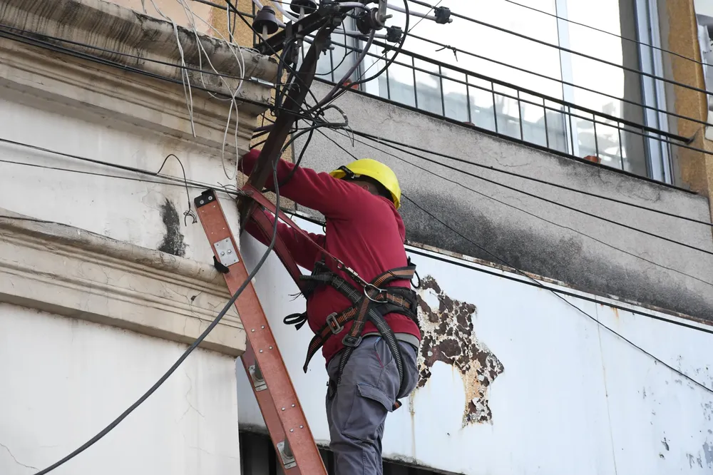 retiro-de-cables-en-calle-20-de-febrero-2-scaled
