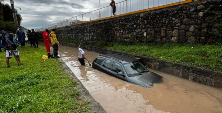 699c4df07ce17_715_365!