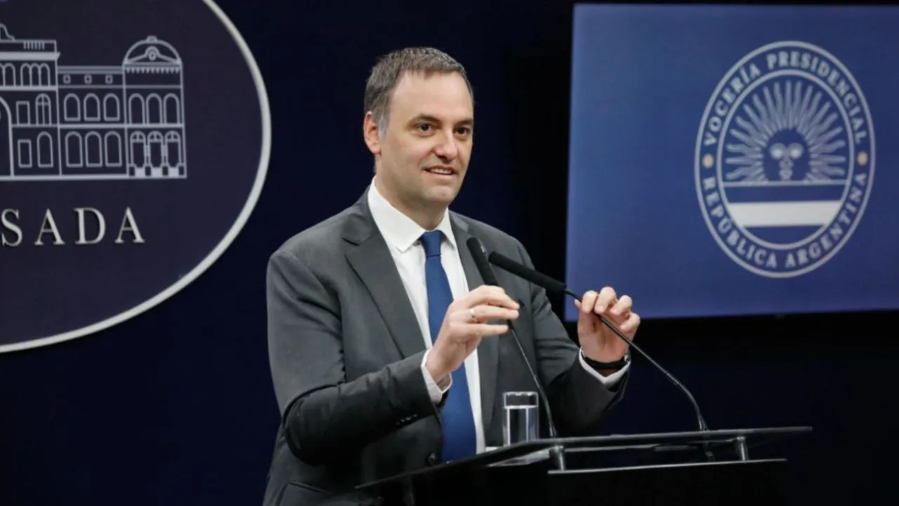 el-vocero-presidencial-manuel-adorni-2100564