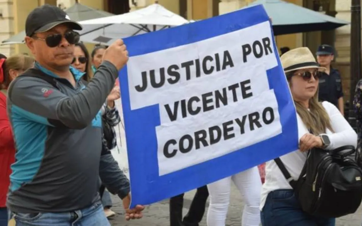 picsart_25-10-17_07-44-58-594