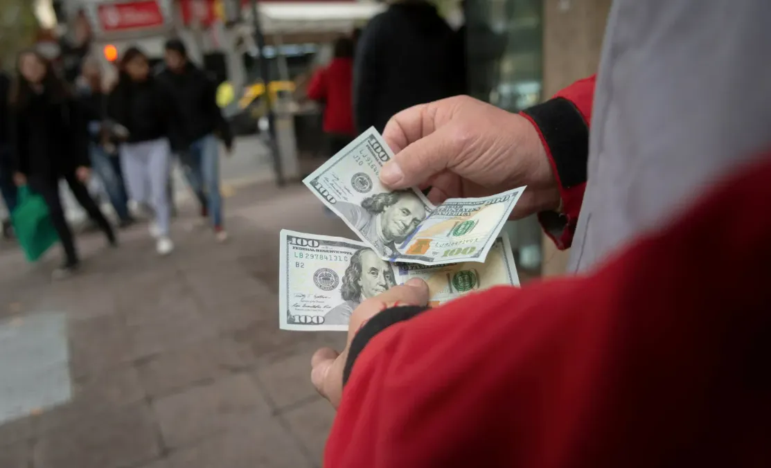 DOLAR