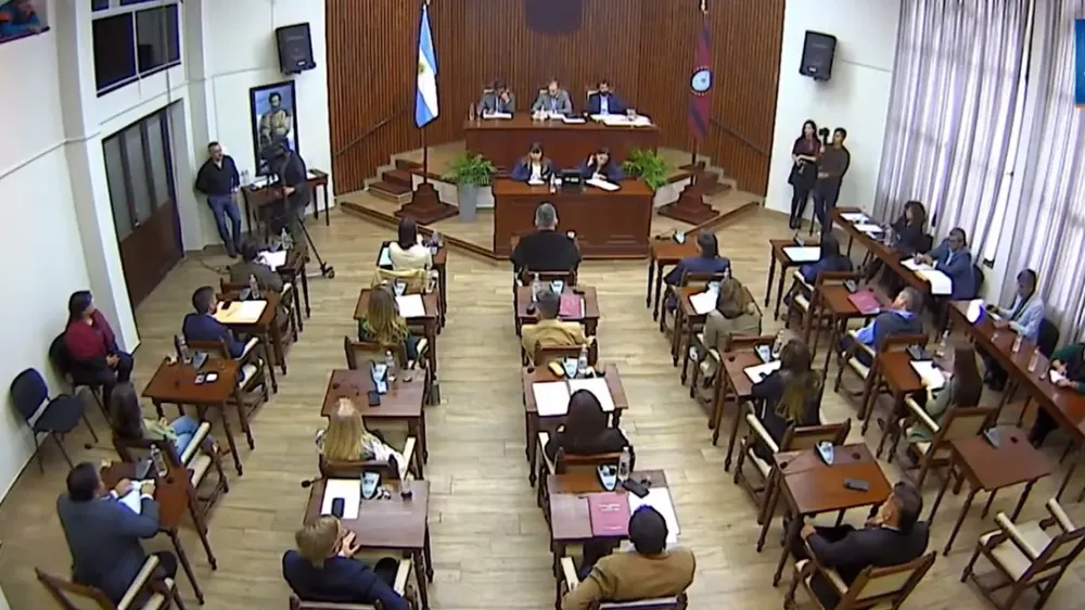 En una sesión extraordinaria del Consejo Superior de la UNSa, se aprobó el despacho de mayoría con 21 votos a favor, 6 por la minoría y 2 abstenciones.