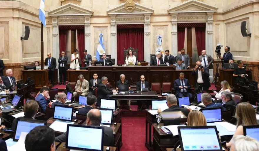 20260226080013_senado-sesion