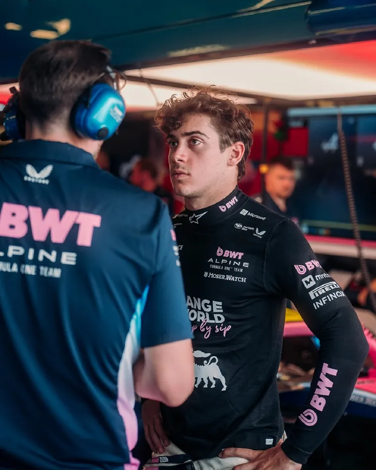 franco-colapinto-aseguro-que-entreno-especificamente-soportar-el-calor-y-destaco-la-exigencia-del-circuito-urbano-marina-bay-donde-buscara-sumar-sus-primeros-puntos