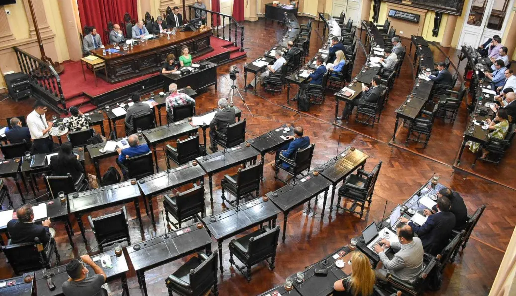 multimedia.normal.8102f7769c379e53.c2VuYWRvcmVzX25vcm1hbC53ZWJw